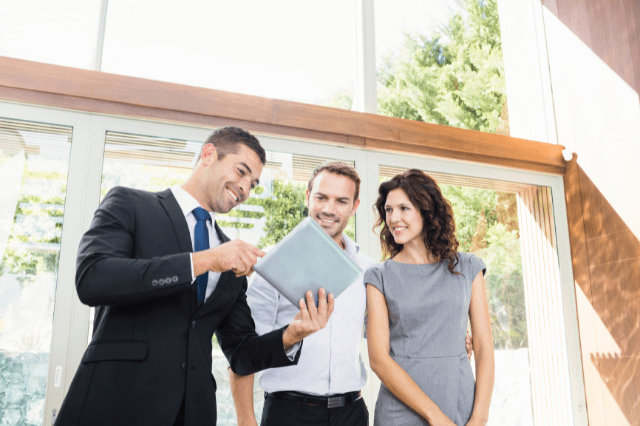 Mortgage specialist assisting teachers with home loans in Australia Mortgage specialist assisting teachers with home loans in Australia