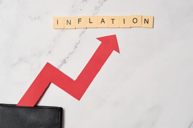 Rising inflation arrow — symbolising reduced SMSF borrowing capacity and cash flow stress. Rising inflation arrow — symbolising reduced SMSF borrowing capacity and cash flow stress.